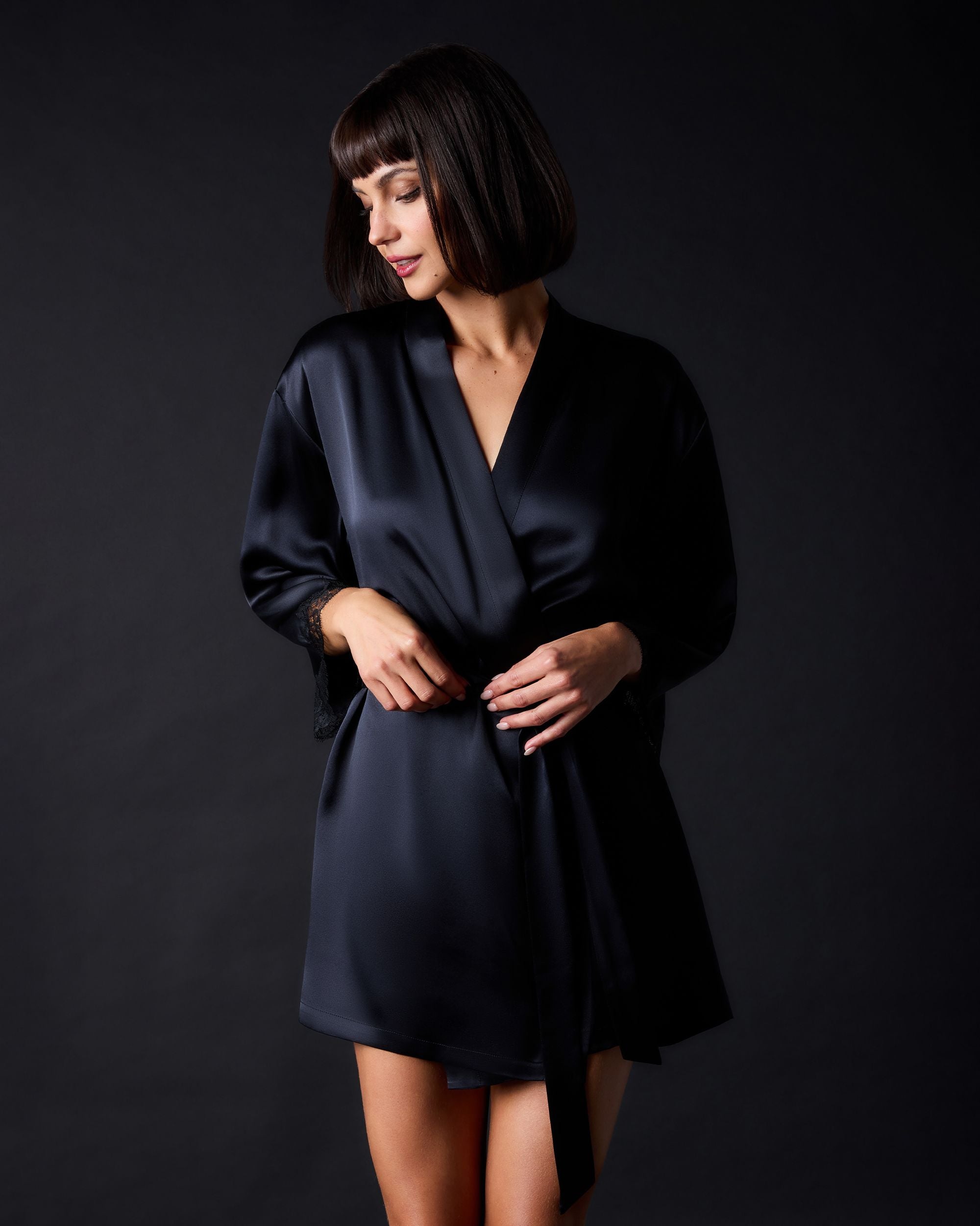 Journelle Charlotte Short Robe in black