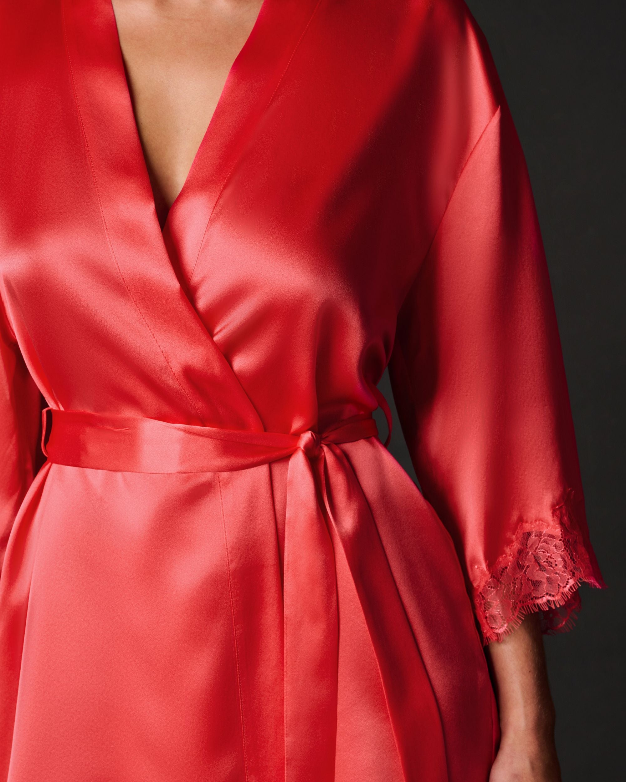 Journelle Charlotte Short Robe in pink