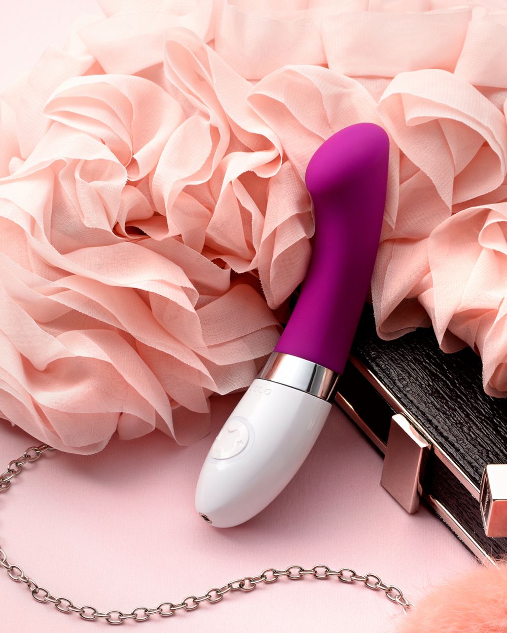 Lelo Gigi 2 G-Spot Vibrator in pink