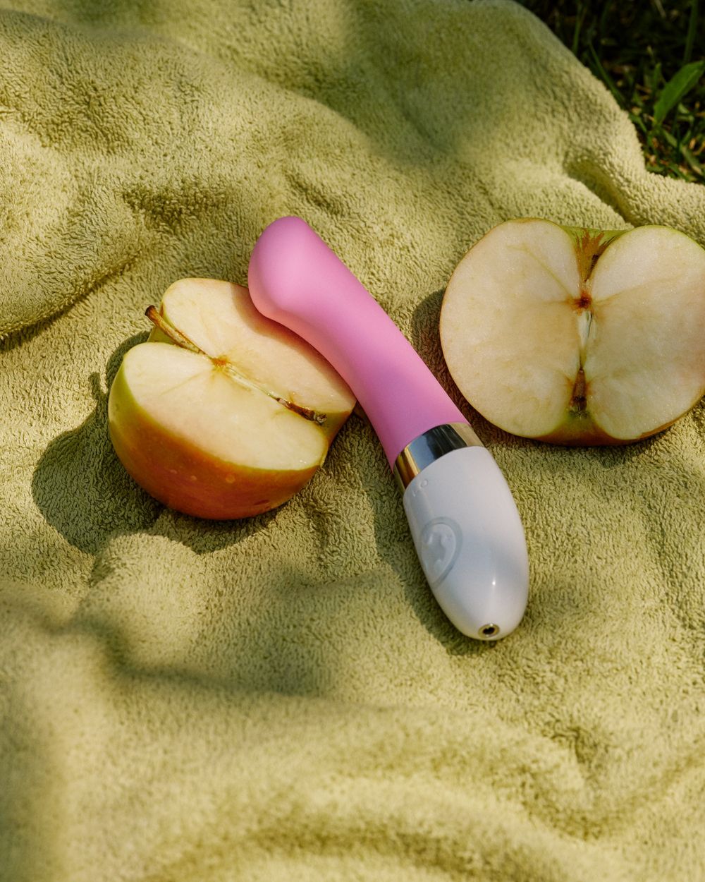 Lelo Gigi 2 G-Spot Vibrator in pink