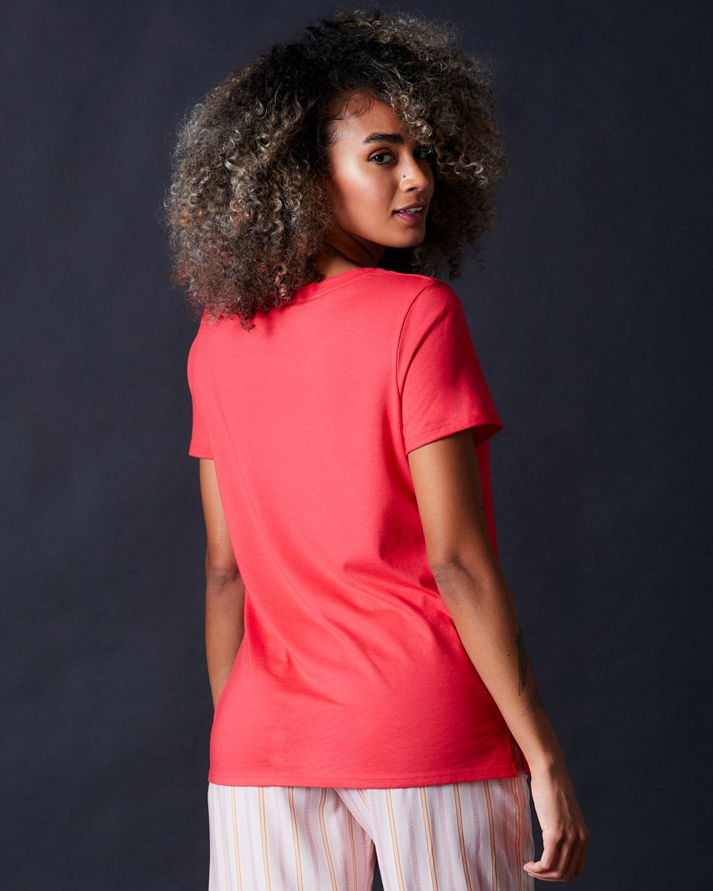 Hanro Short Sleeve V-Neck Shirt in pink