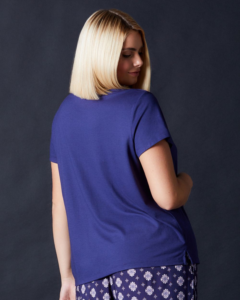 Hanro Short Sleeve V-Neck Shirt in blue
