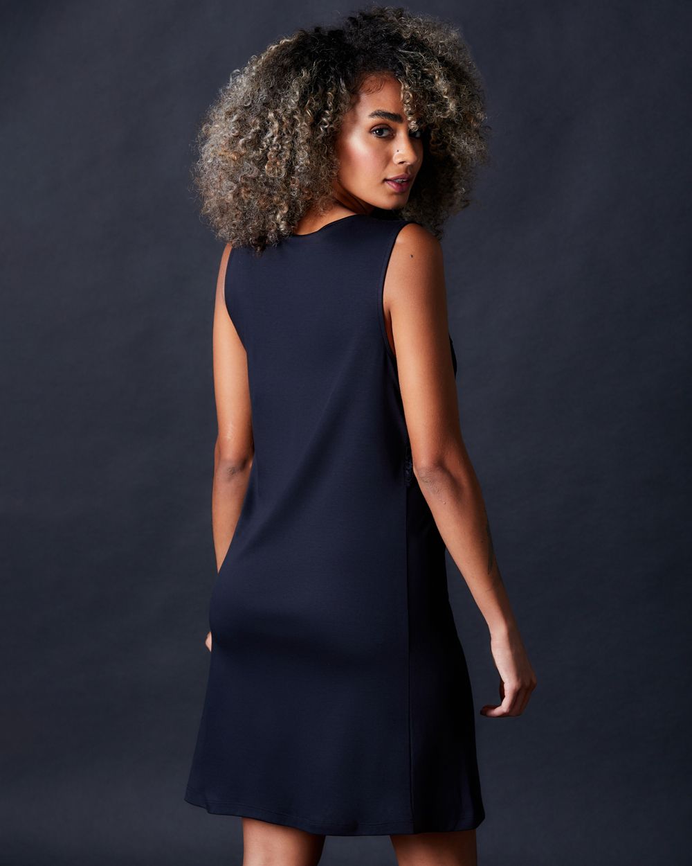 Hanro Moments Tank Gown in black