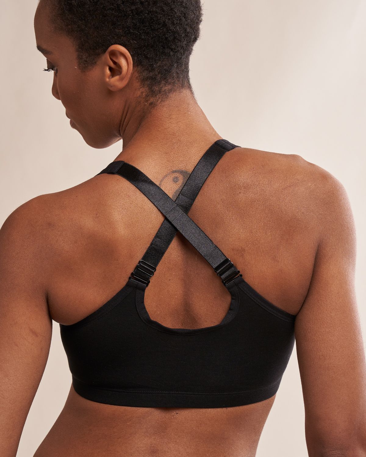 AnaOno Rora Pocketed Front Close Bralette in black