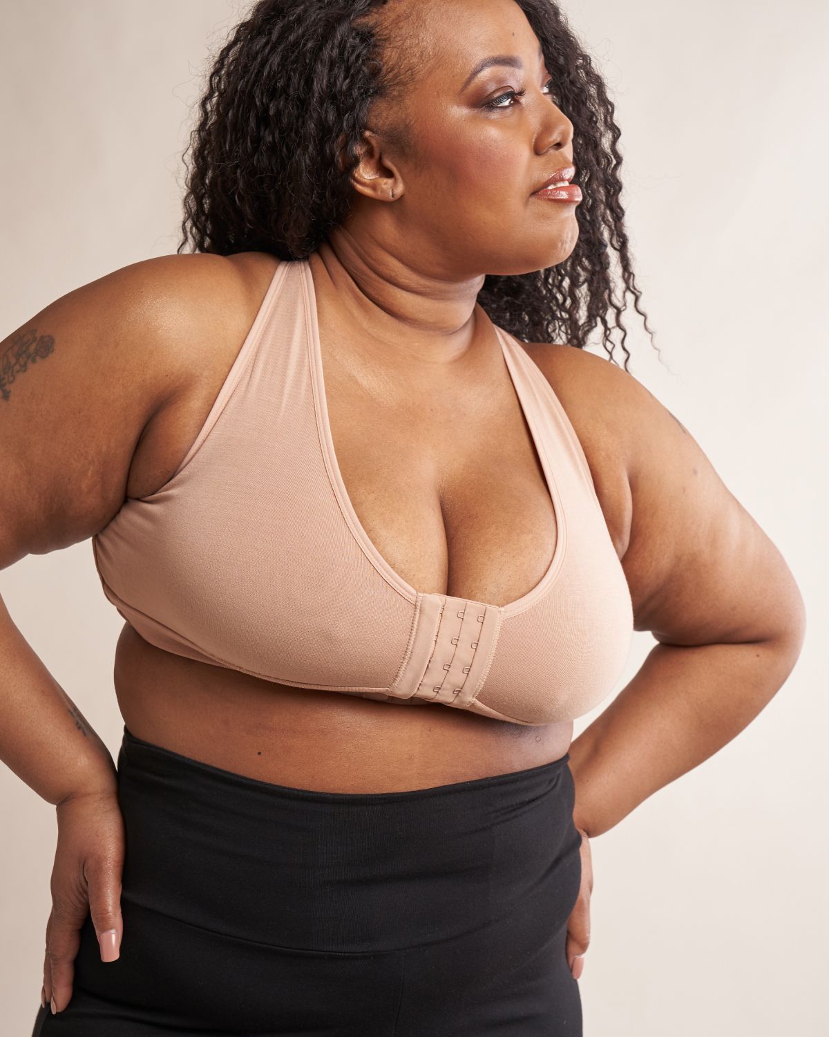 AnaOno Rora Pocketed Front Close Bralette in beige