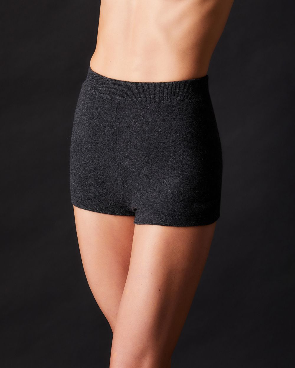 Else Cashmere Shorts in black