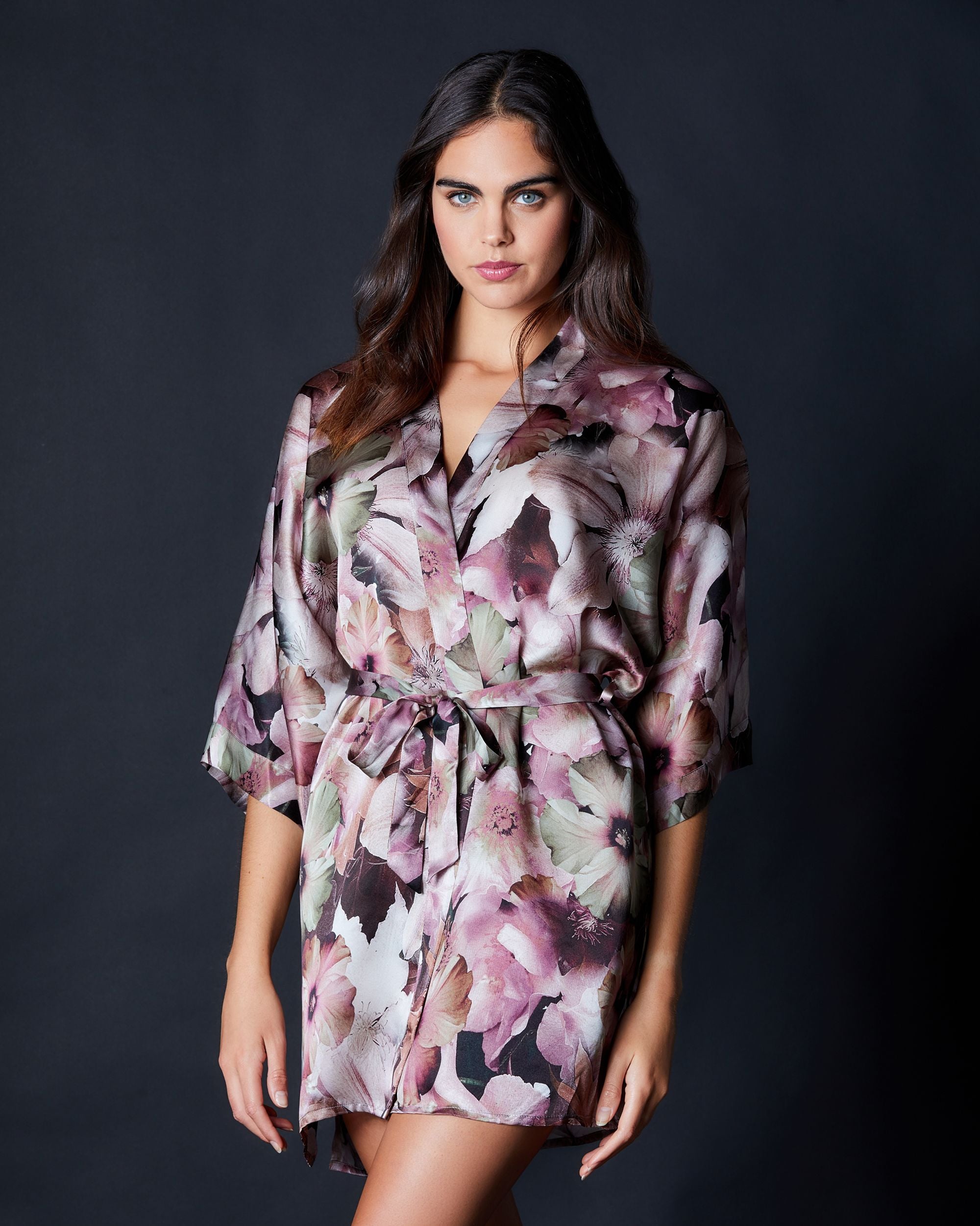 Samantha Chang Silk Classic Short Kimono in pink