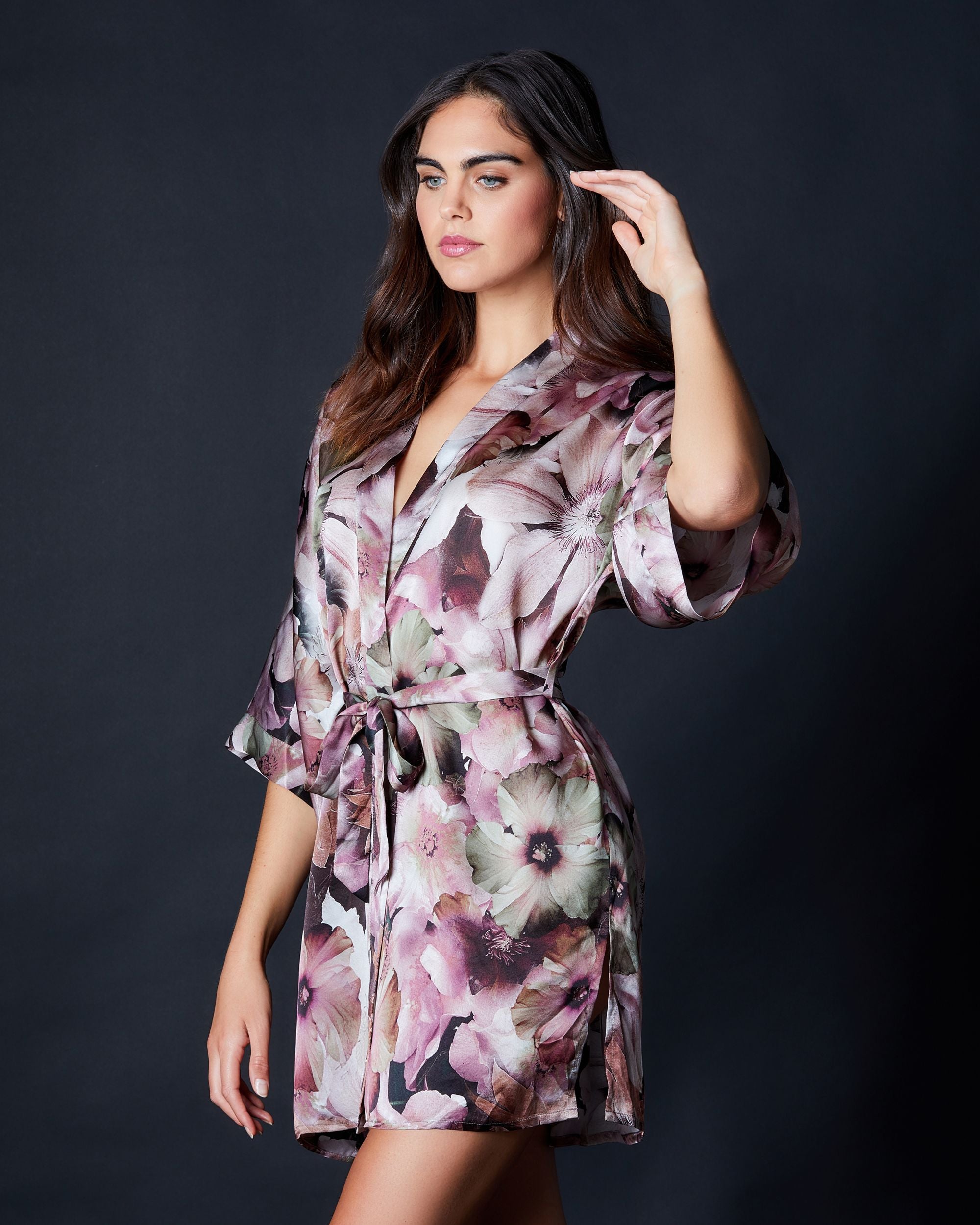 Samantha Chang Silk Classic Short Kimono in pink