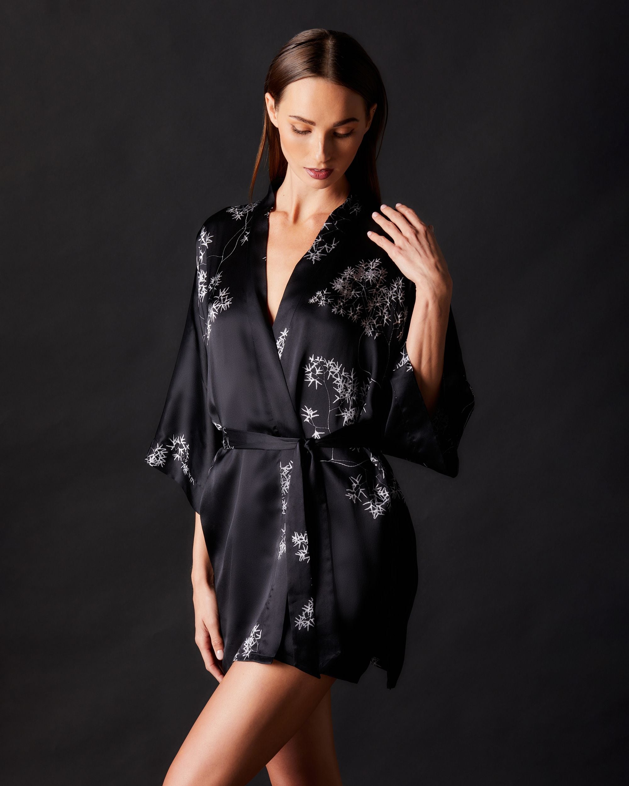 Samantha Chang Silk Classic Short Kimono in black