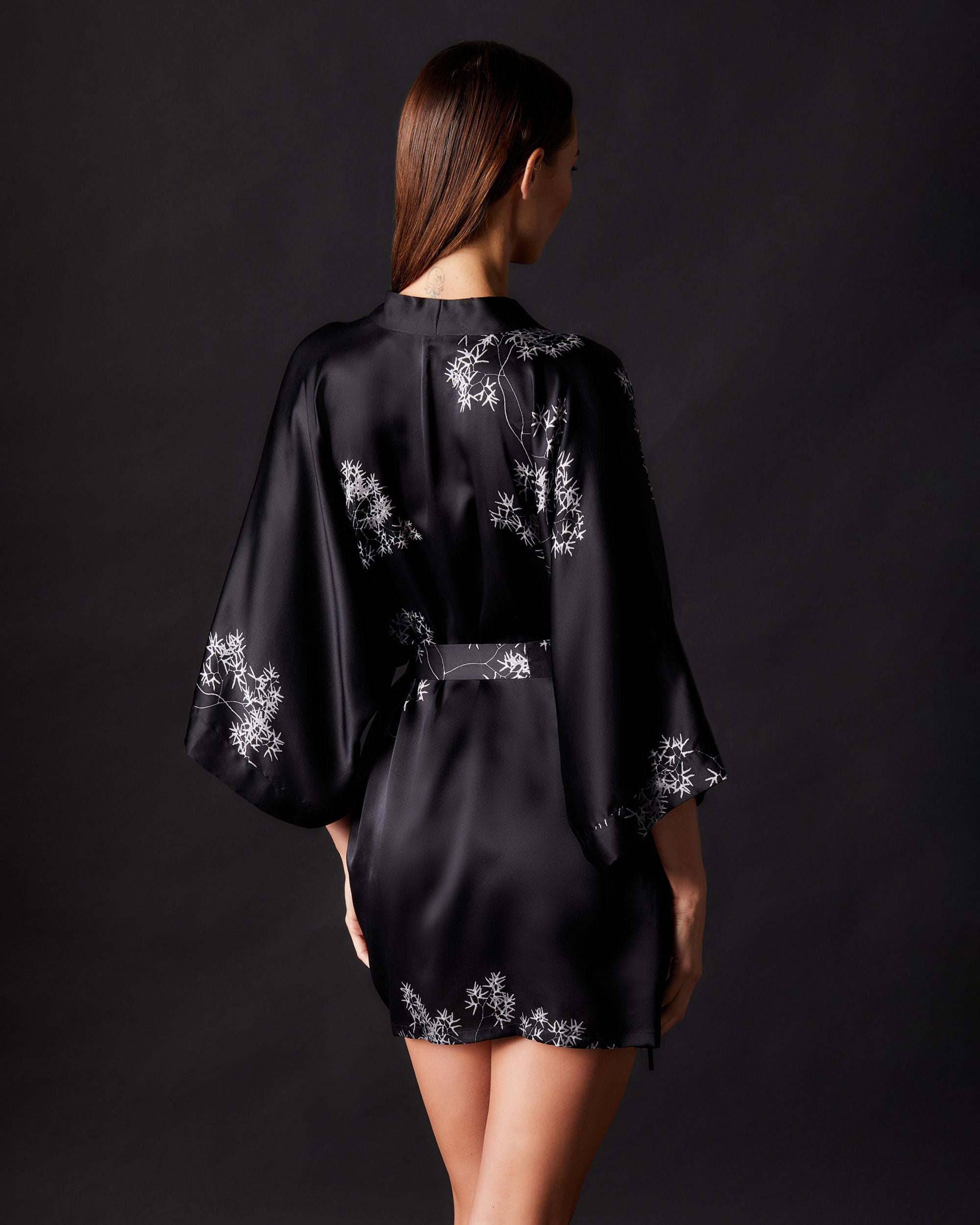 Samantha Chang Silk Classic Short Kimono in black