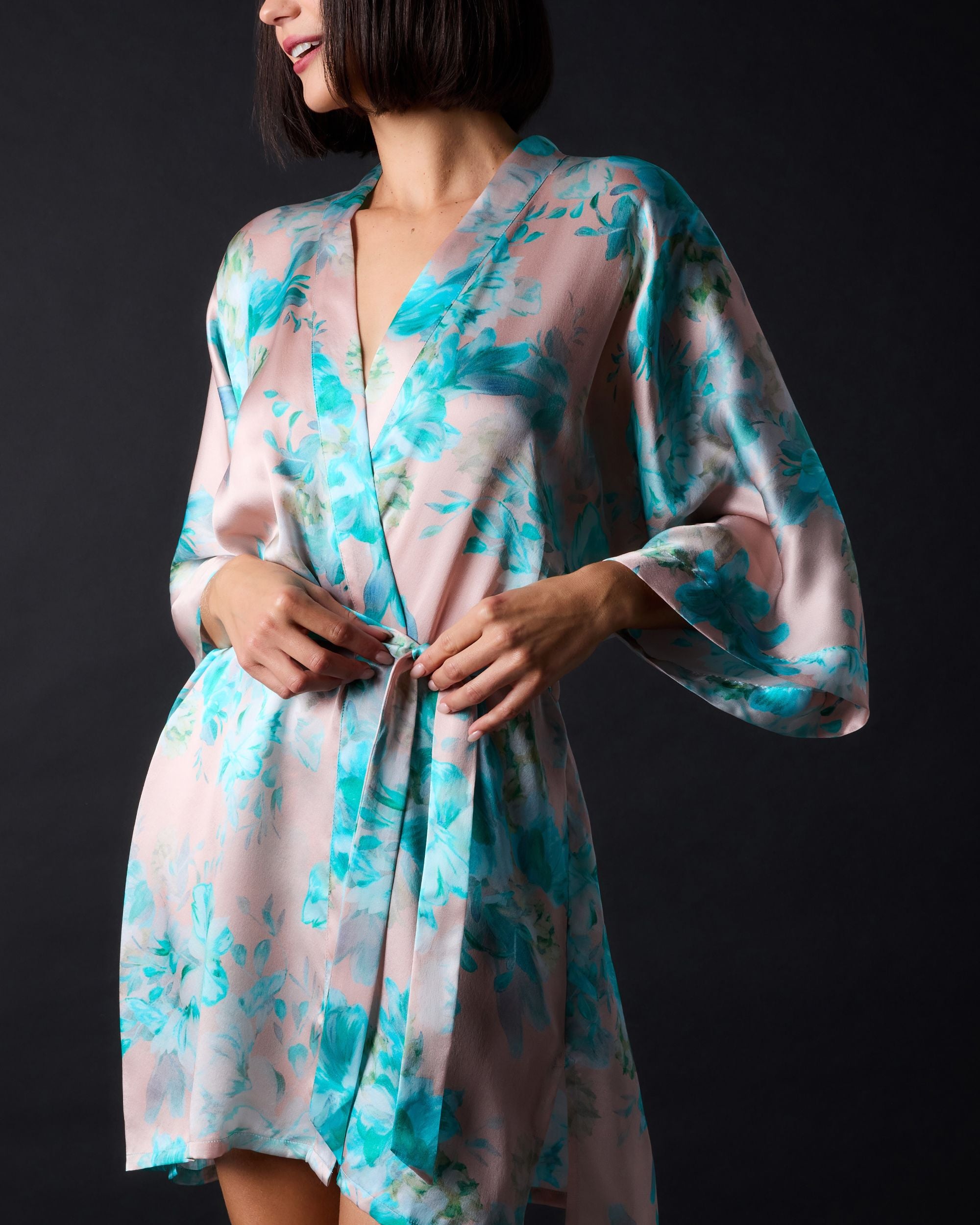 Samantha Chang Silk Classic Short Kimono in blue