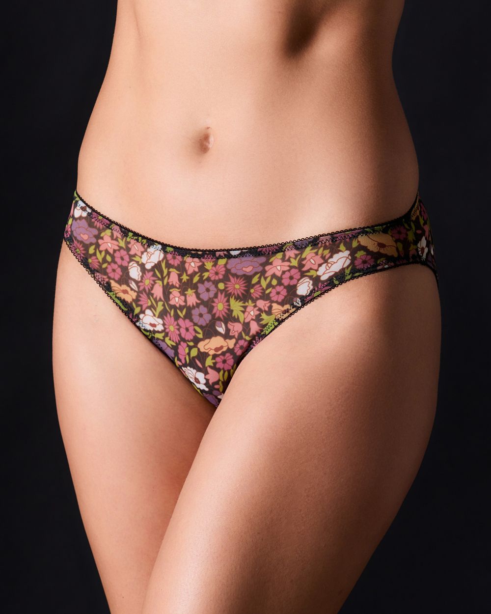 Underprotection Rania Briefs in black