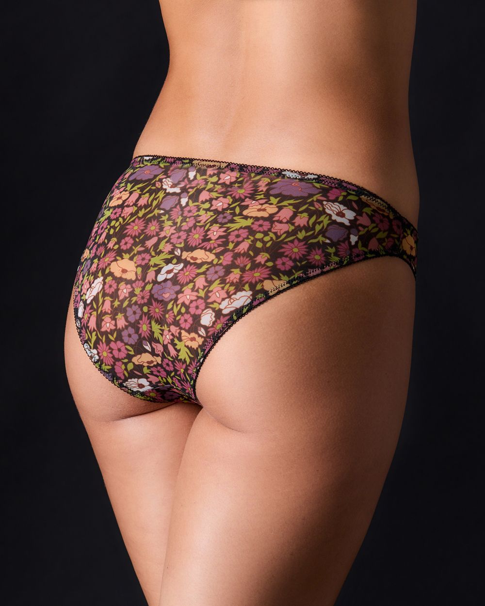 Underprotection Rania Briefs in black