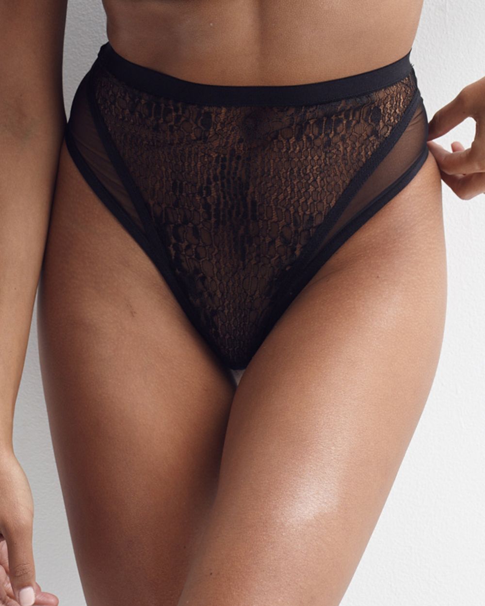 Taryn Winters Cruz Highwaist Thong in black