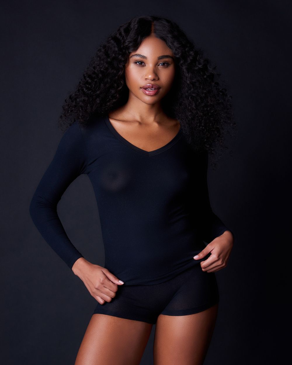 Collezione Privata Fine Rib V Neck Long Sleeve in black