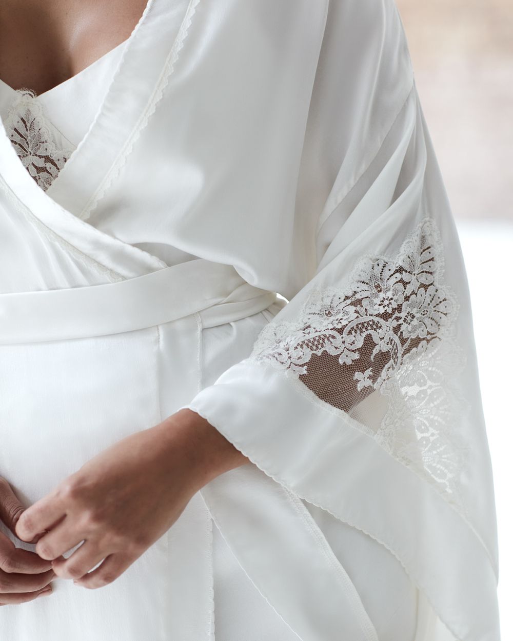 Shell Belle Alice Long Kimono in white