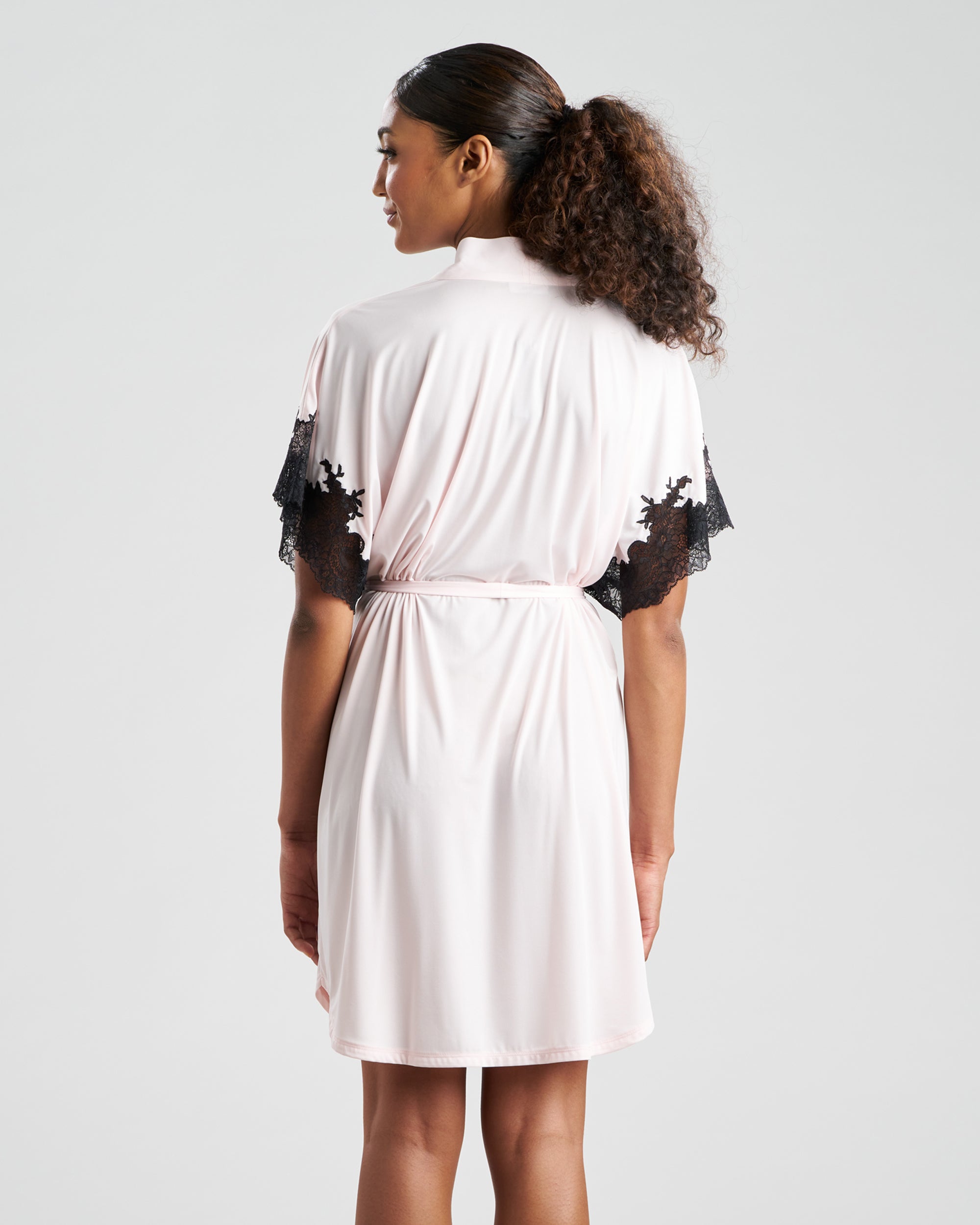 Natori Lace Applique Wrap in pink