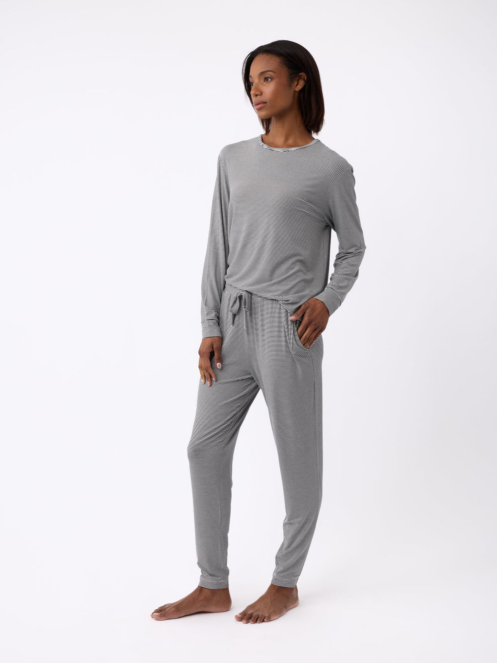 Women's Bamboo Stretch-Knit Long Sleeve Lounge Tee in black | Cozy Earth