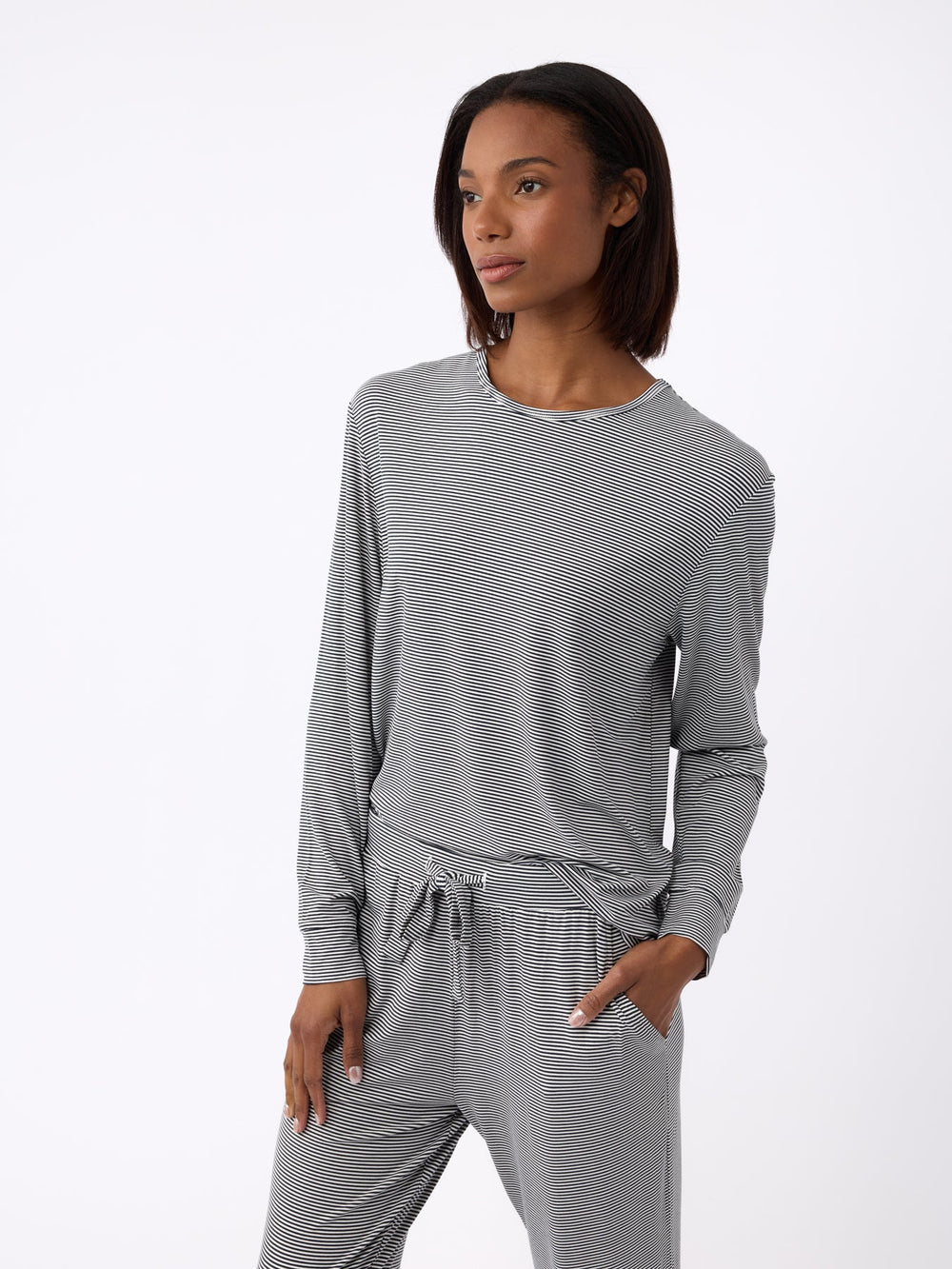 Women's Bamboo Stretch-Knit Long Sleeve Lounge Tee in black | Cozy Earth