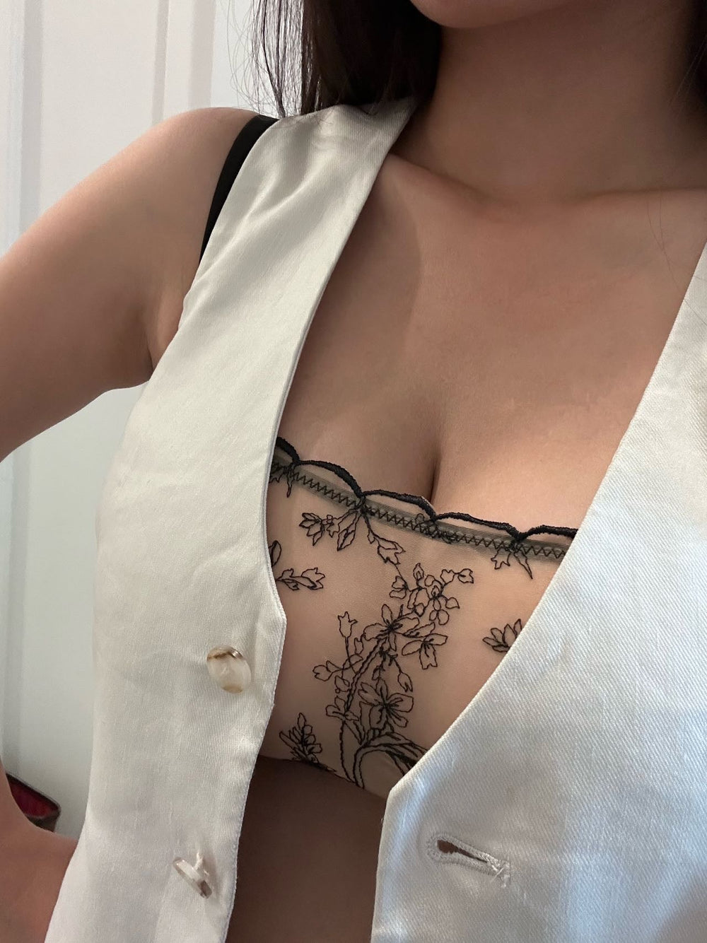 Kim High Neck Floral Embroidered Underwire Bra on Jelly Fabric in beige | Amour d'Agnette
