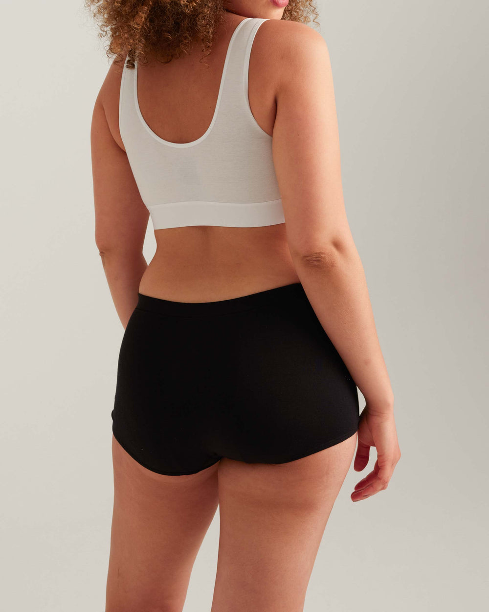 Leakproof Comfort CloudShort in black | Saalt
