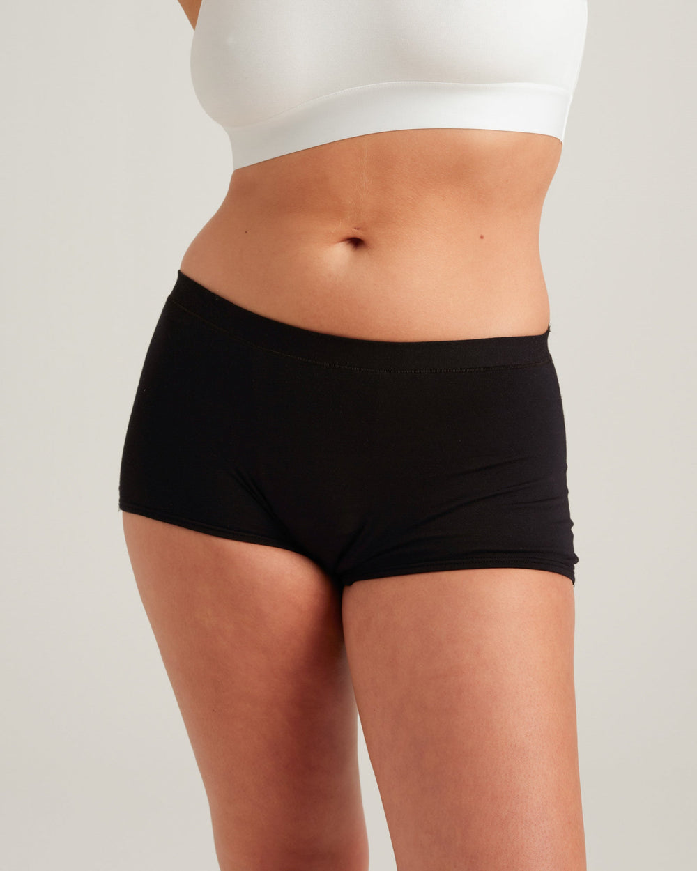 Leakproof Comfort CloudShort in black | Saalt