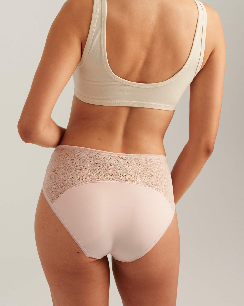 Leakproof Lace Hipster in black | Saalt
