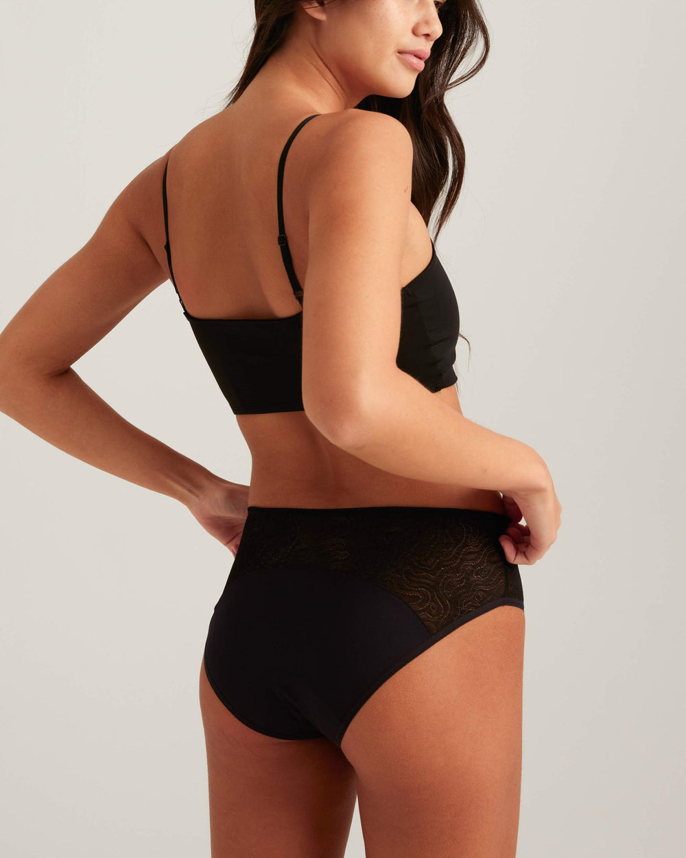 Leakproof Lace Hipster in black | Saalt