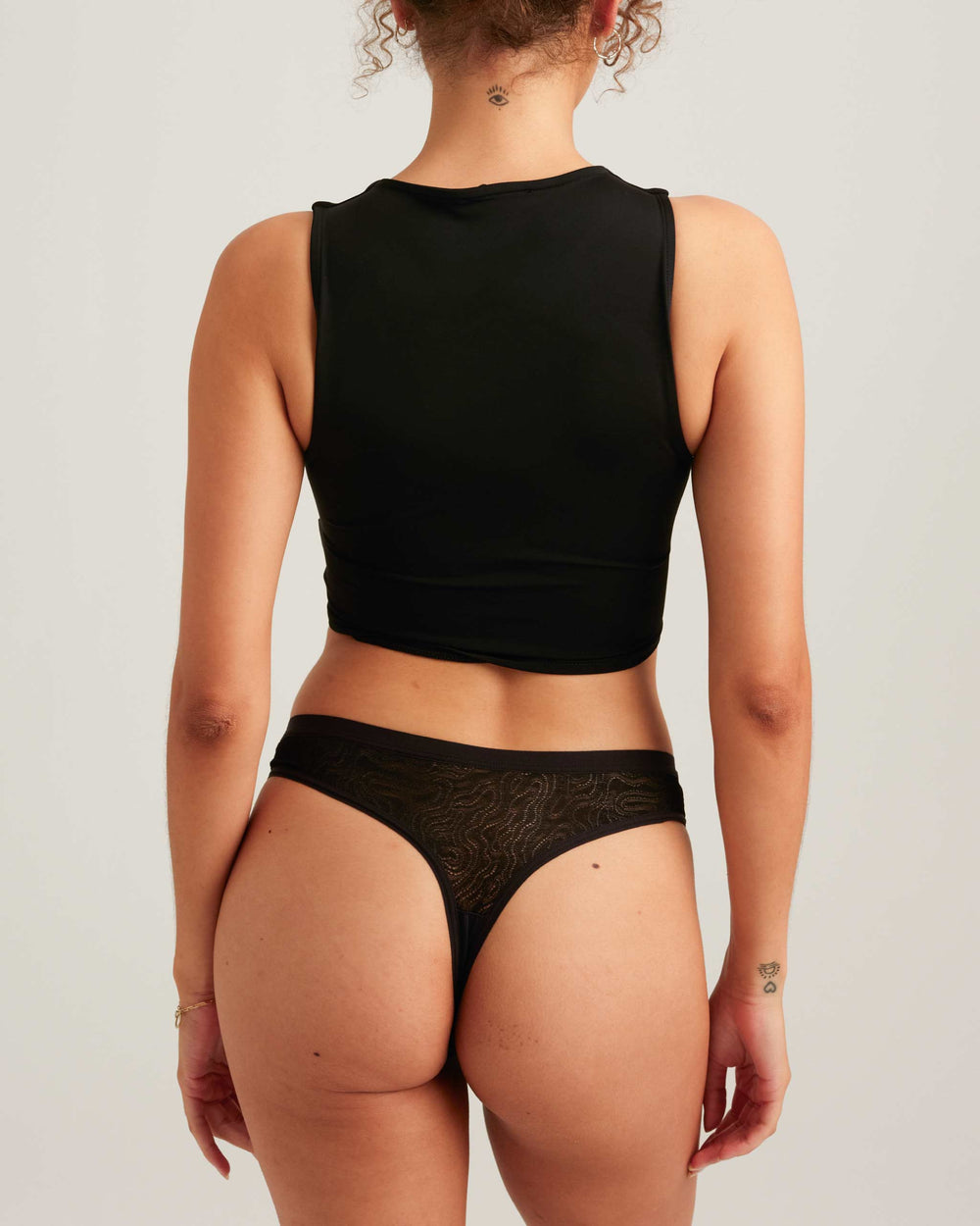 Leakproof Lace Thong in black | Saalt