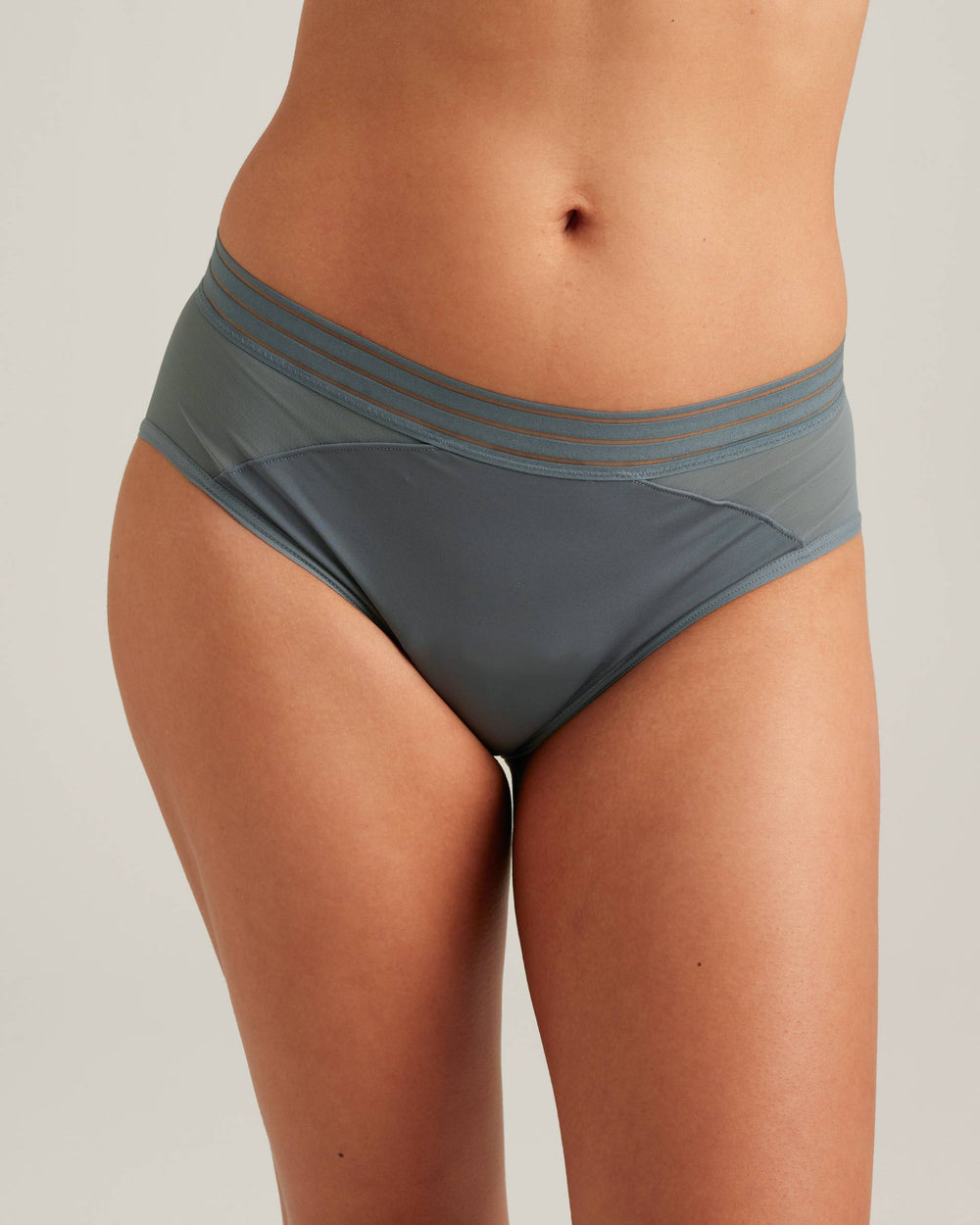 Leakproof Mesh Hipster in black | Saalt