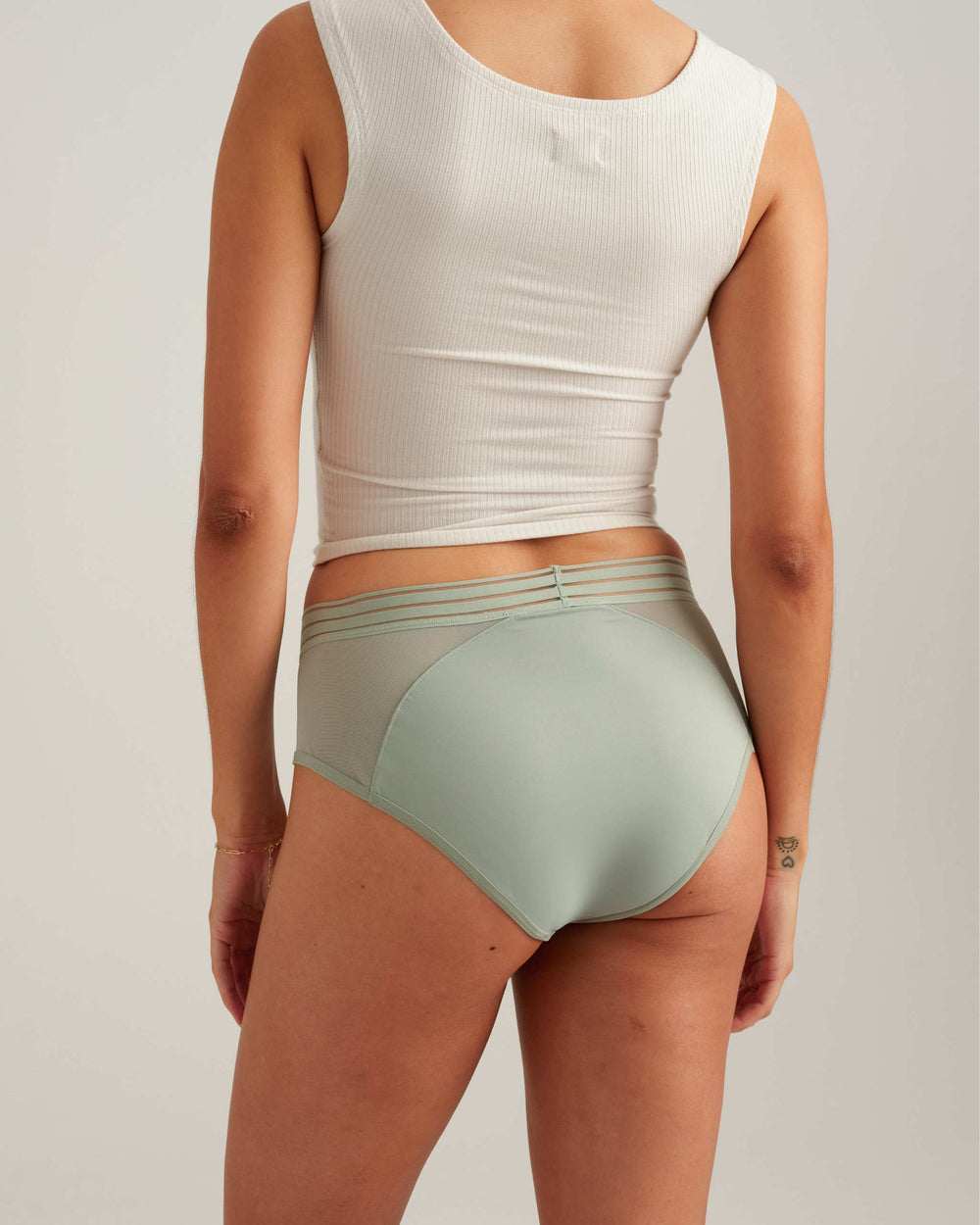 Leakproof Mesh Hipster in black | Saalt
