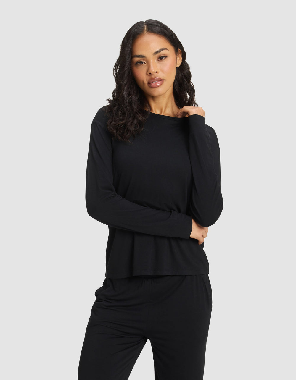 Women's Bamboo Stretch-Knit Long Sleeve Lounge Tee in black | Cozy Earth