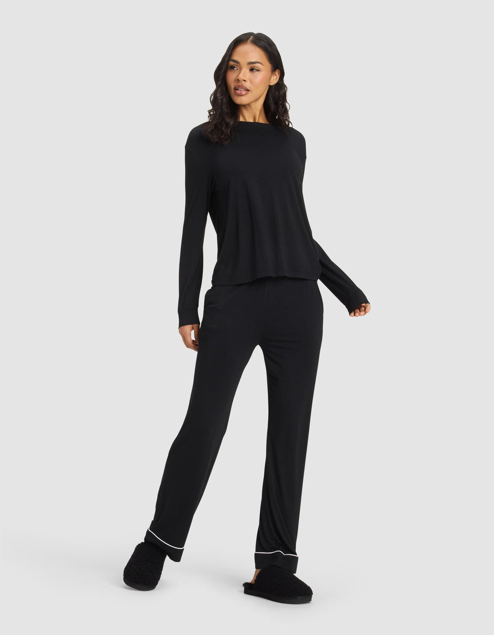 Women's Bamboo Stretch-Knit Long Sleeve Lounge Tee in black | Cozy Earth