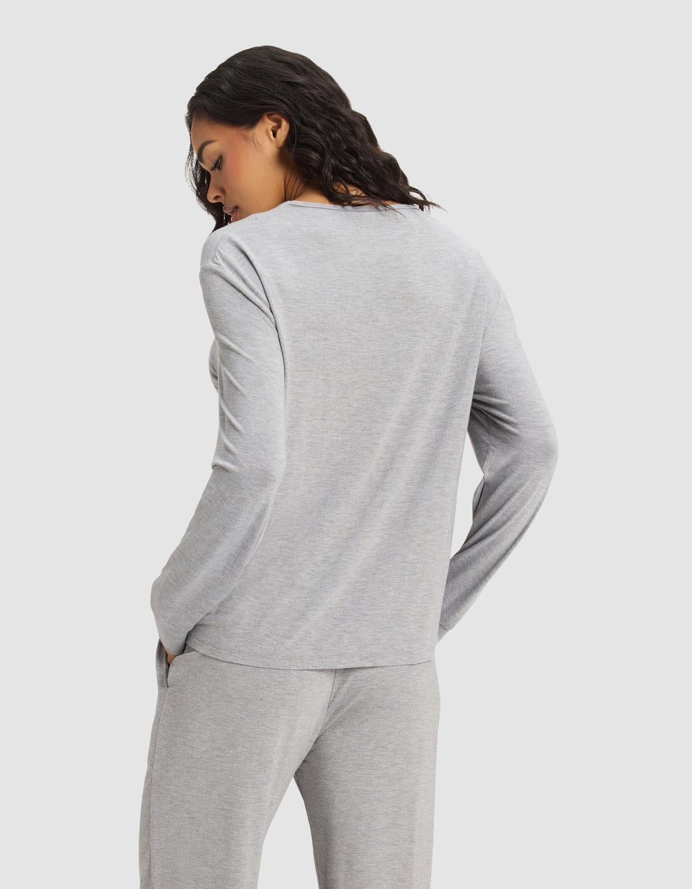 Women's Bamboo Stretch-Knit Long Sleeve Lounge Tee in black | Cozy Earth