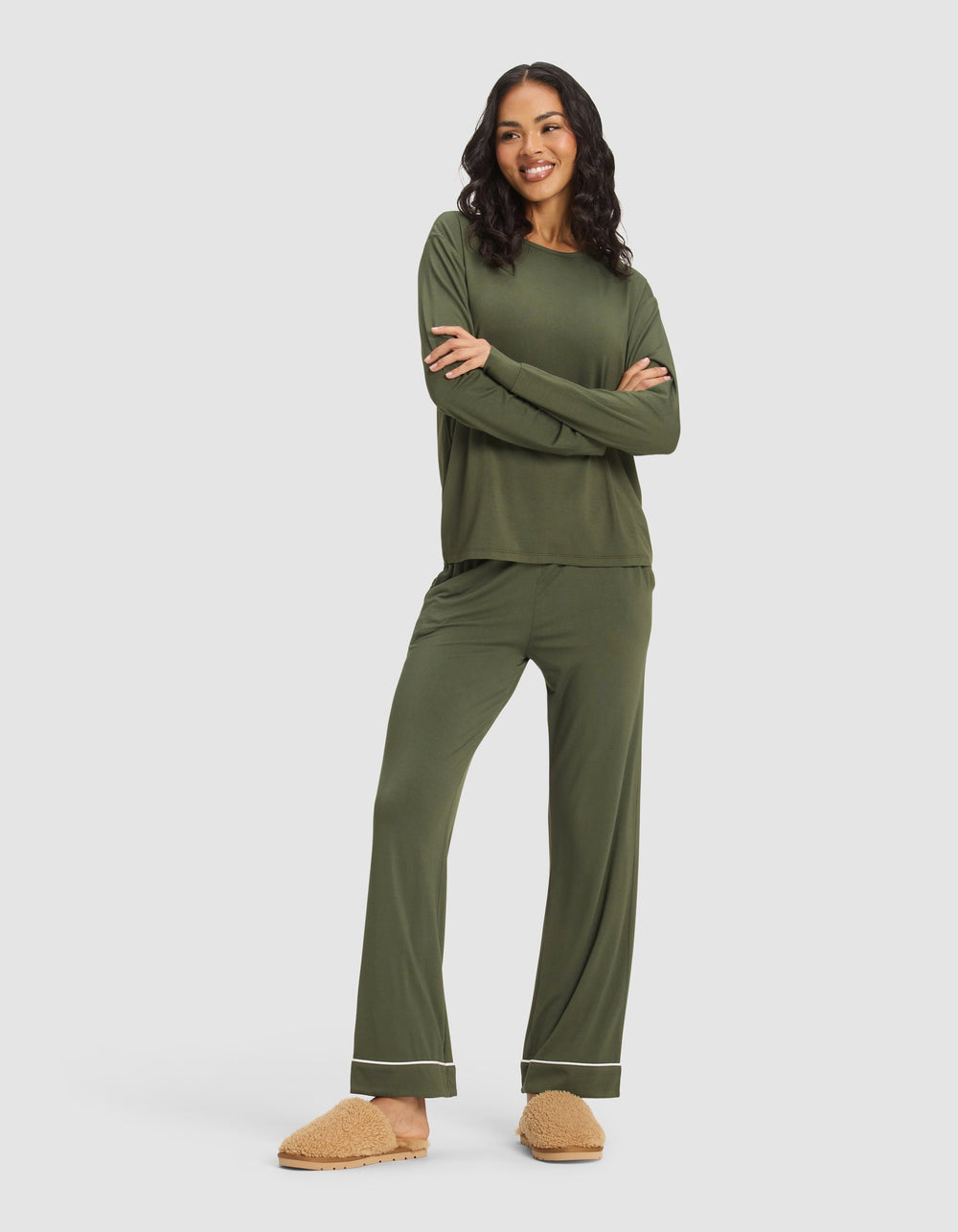 Women's Bamboo Stretch-Knit Long Sleeve Lounge Tee in black | Cozy Earth