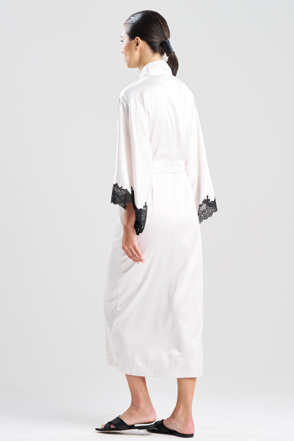 Peony Glamour Robe in white | Natori