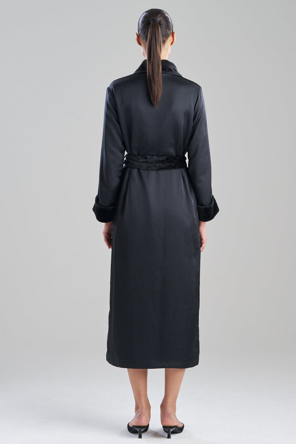 Satin Plush Robe in black | Natori