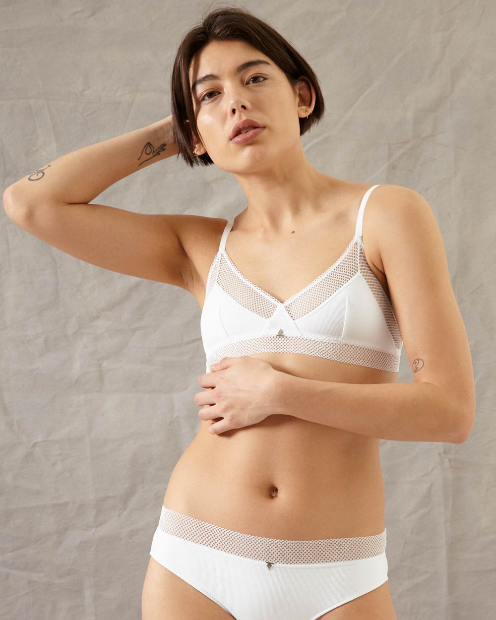 Beija London Ribbed X Bra in white