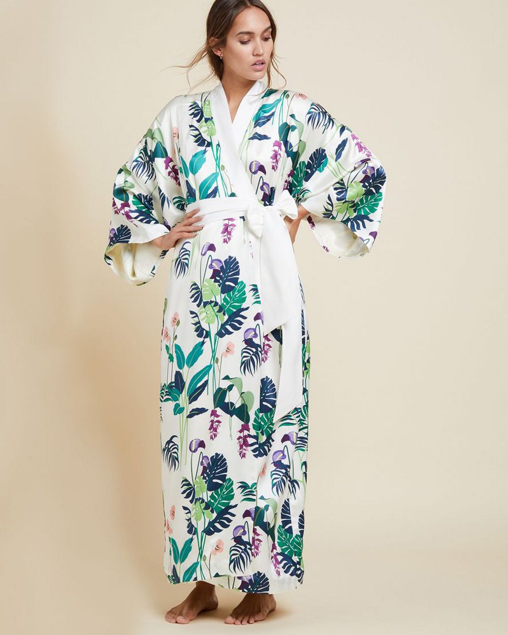 Olivia von Halle Queenie George Kimono Robe in white