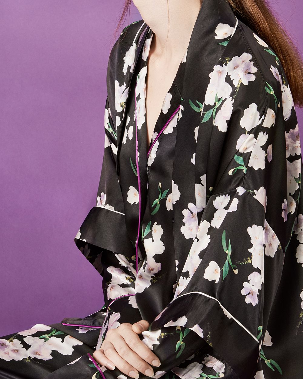 Violet & Wren Ebony Tulip Signature Kimono in black