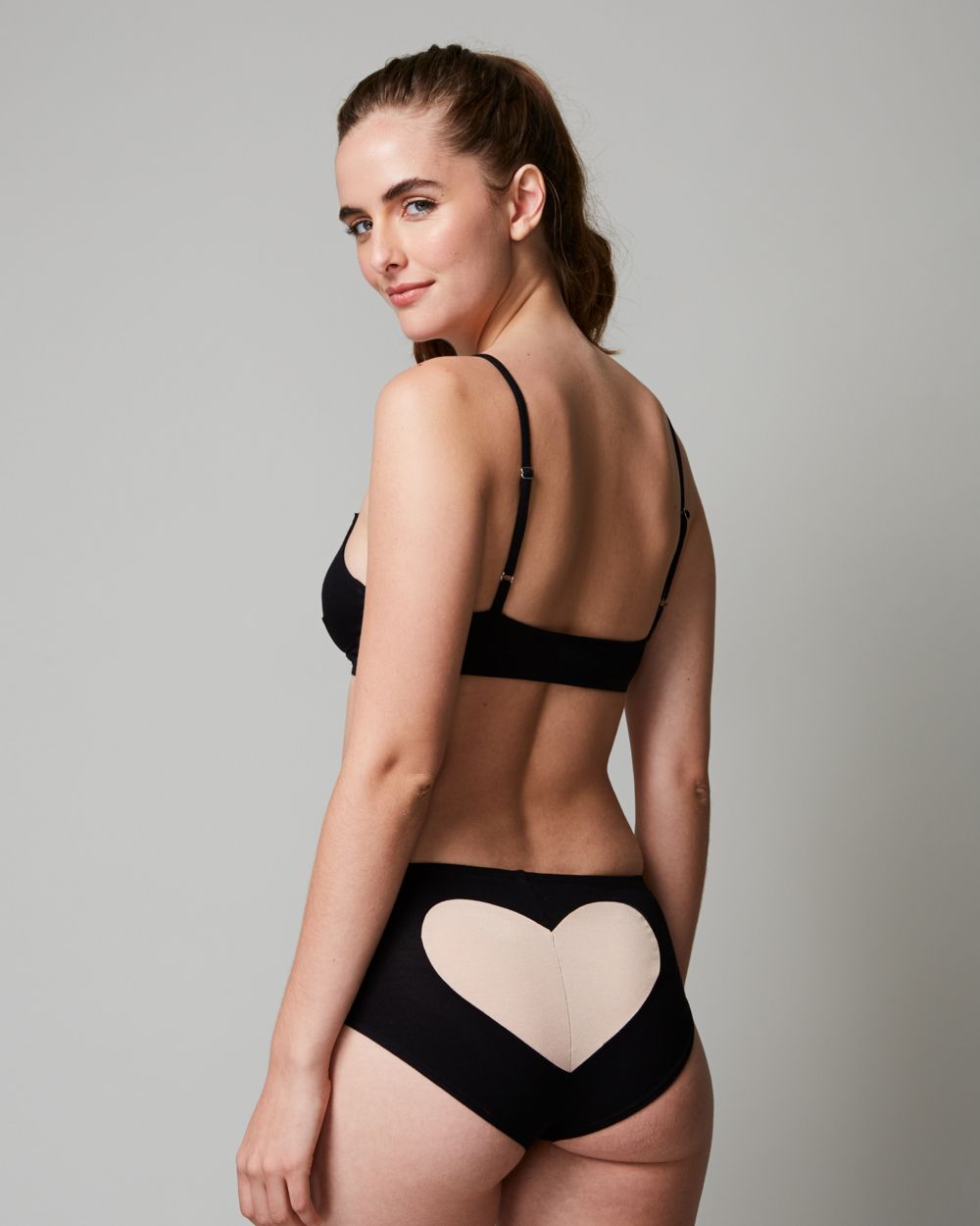 Only Hearts Love Story Heart Hipster in black