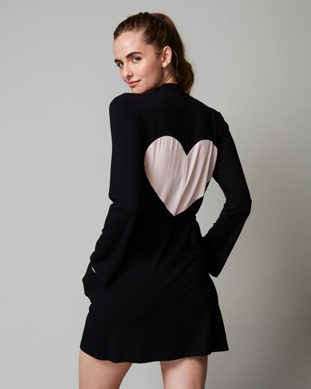 Only Hearts Love Story Robe in black