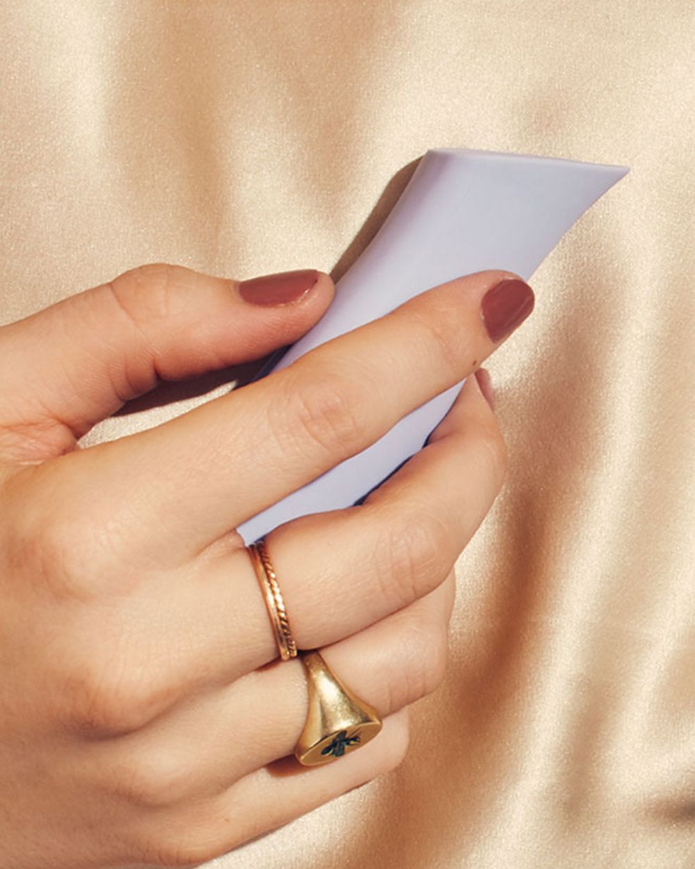 Dame Kip Lipstick Vibrator in purple