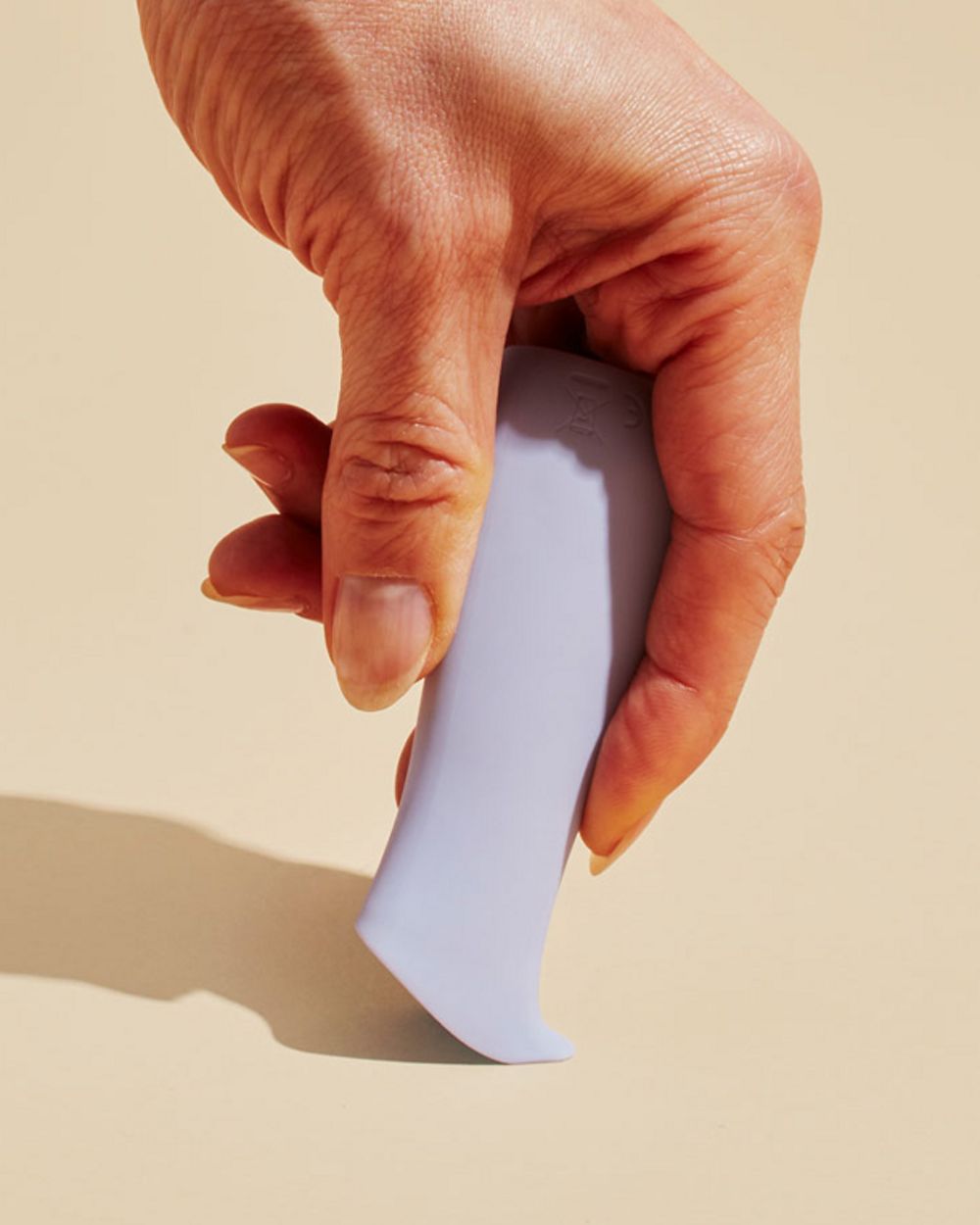 Dame Kip Lipstick Vibrator in purple