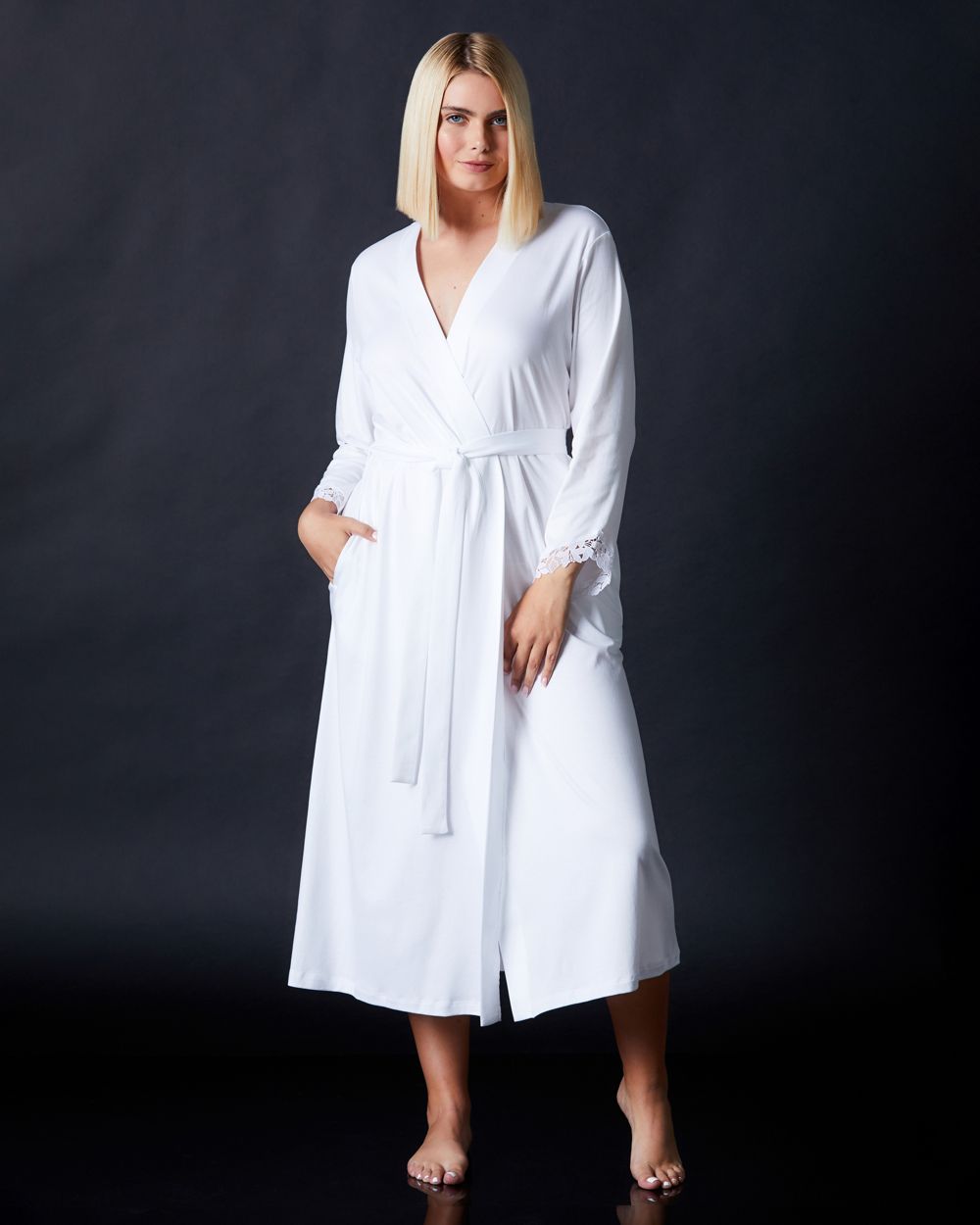 Hanro Dorea Long Robe in white