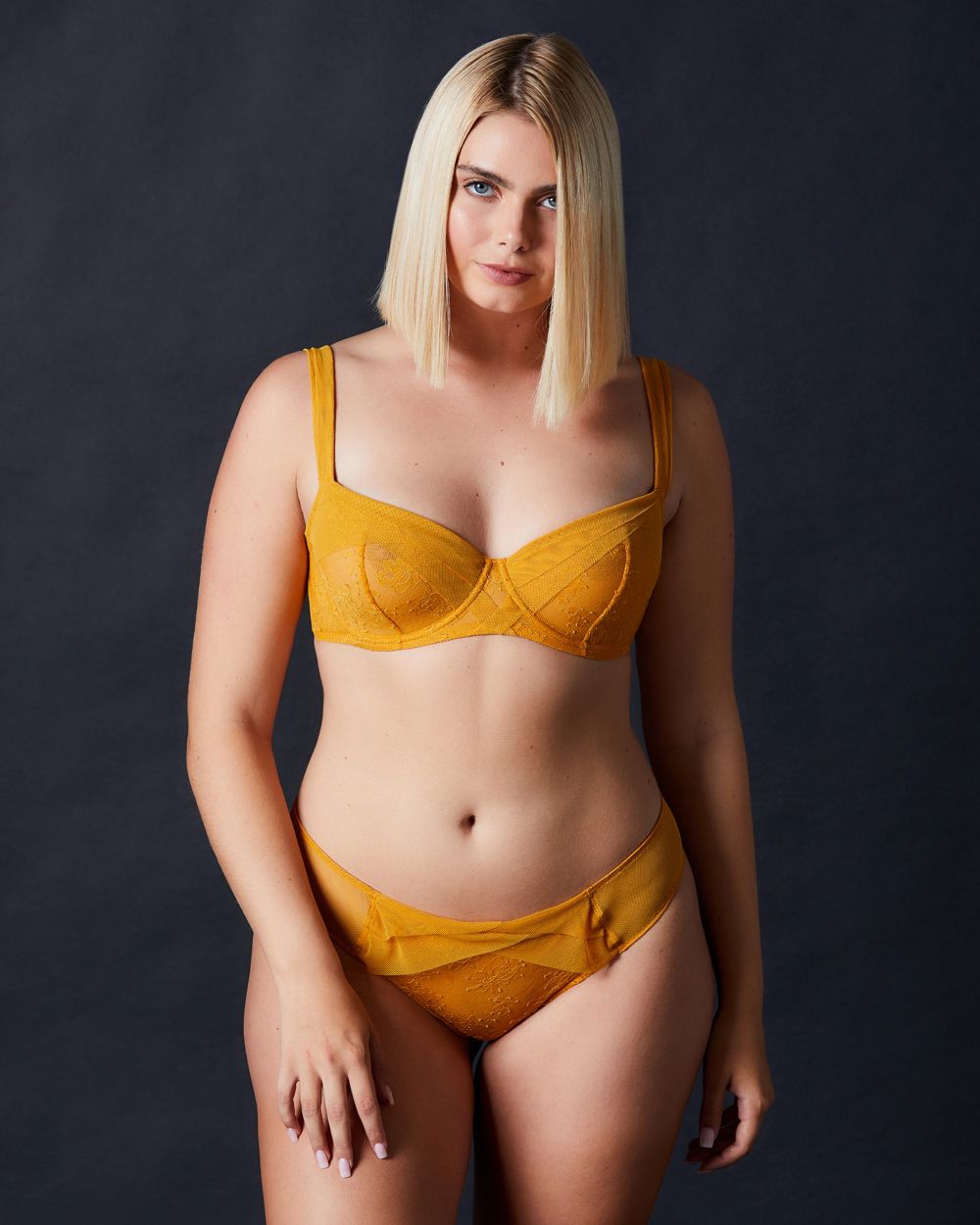 Chantal Thomass Encens Moi Dentelle Thong in yellow