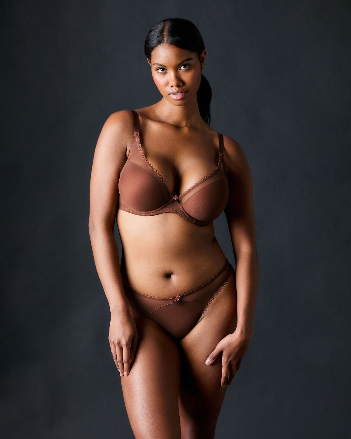 Journelle Victoire Thong in brown