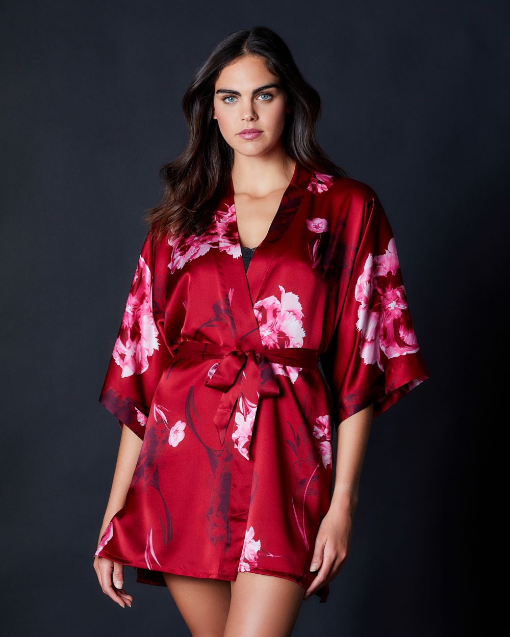 Samantha Chang Classic Short Kimono in red