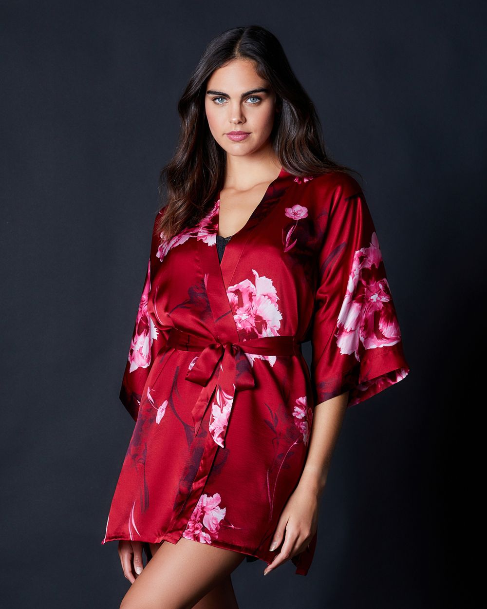 Samantha Chang Classic Short Kimono in red