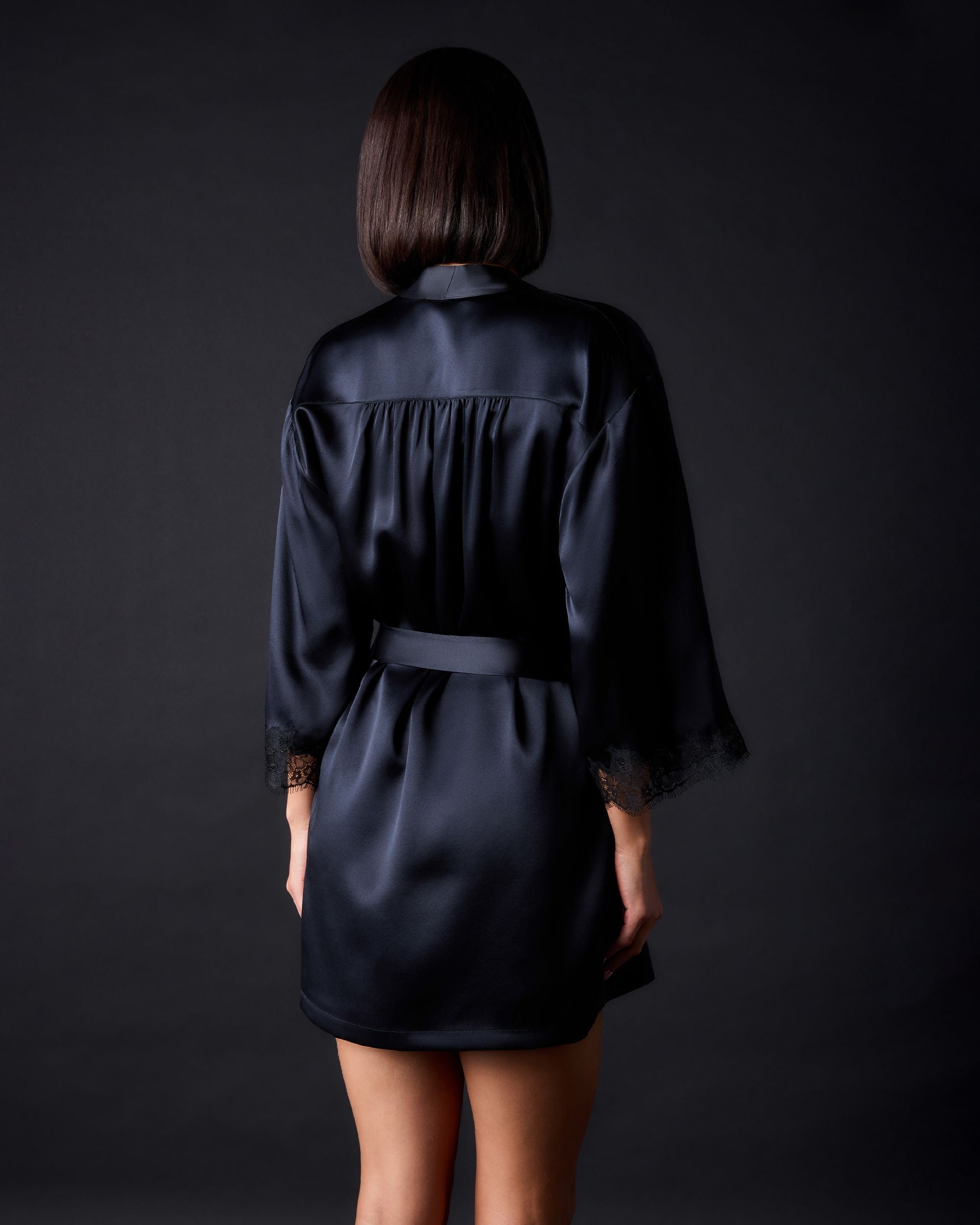 Journelle Charlotte Short Robe in black